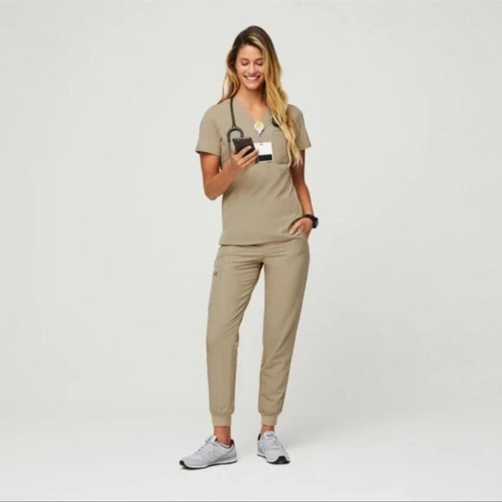 Figs Women's Short Sleeve Tee - Tan